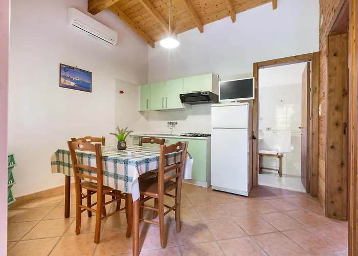 Alimini A Lantgård *